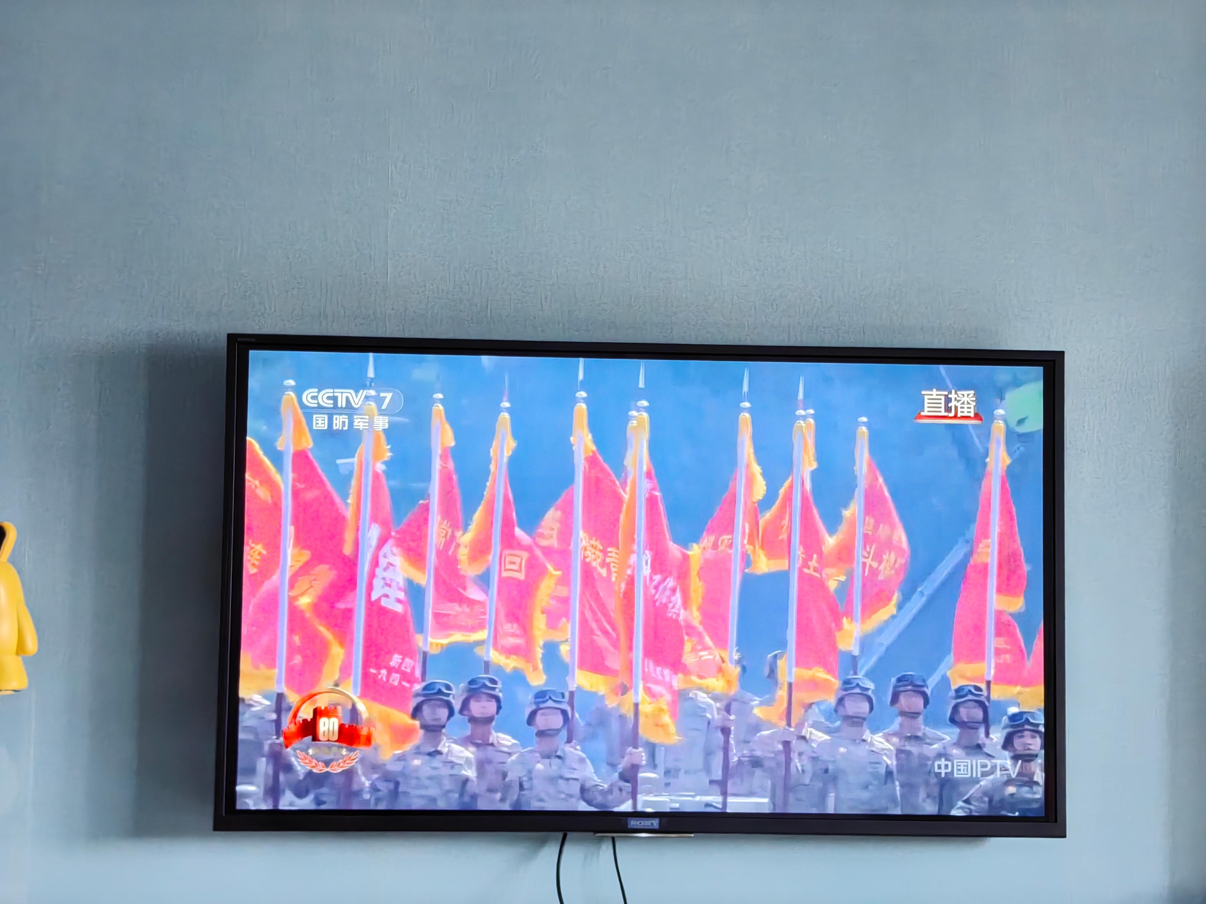 九三盛大阅兵谁懂《钢铁洪流进行曲》响起的救赎感[捂嘴哭]我真的超爱这首歌[点赞]