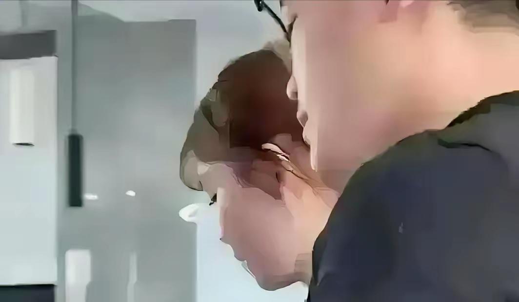 绍兴一姑娘与未婚夫婚检后发现自己不能生育，她立刻把18万现金和宝马车钥匙还给未婚