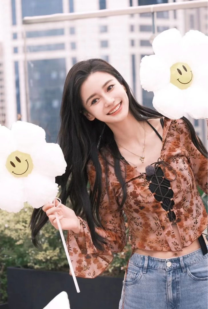 Angelababy15岁写真Angelababy粉色蛋糕边半裙 哪怕在戴牙套也
