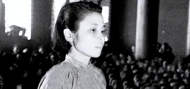 1951年，一个军统女特务被抓，审她的时候，她不求饶，也不喊冤，就反复说一句话：