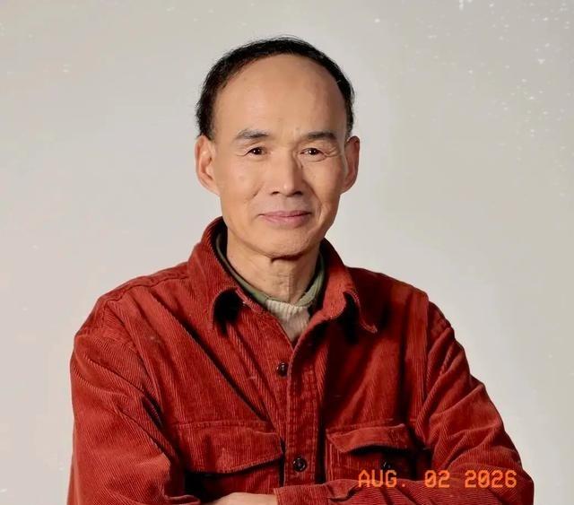 现在年轻人流行“三无”——无房无婚无娃，表面摆烂实则清醒。没房租房自由，没娃时间