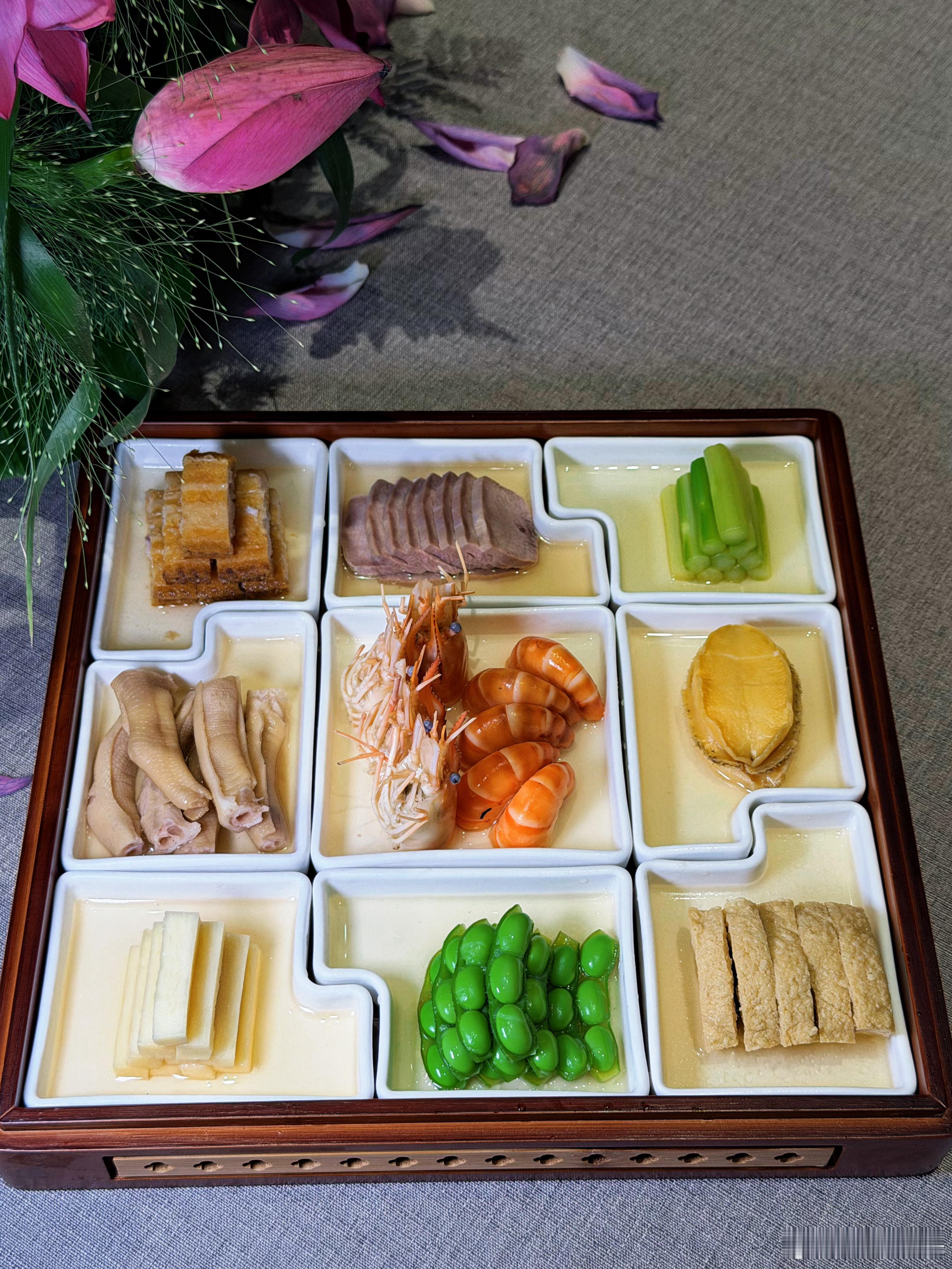 道道鲜喝一碗伏羊汤，汤醇肉烂，蘸蘸韭香青酱，舒坦行颖记 一桌江岛风物的家宴螃蜞丸