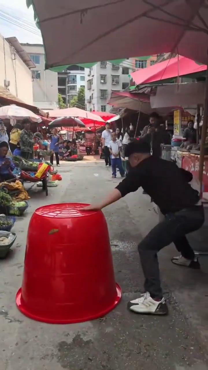 你别笑。