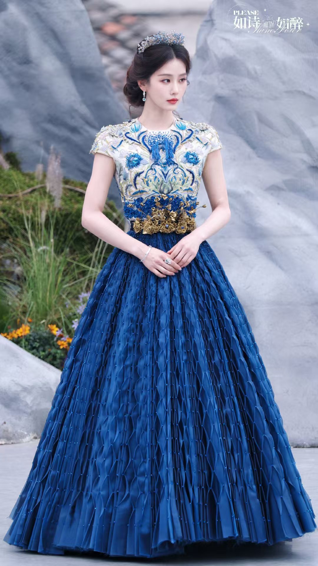 刘诗诗亮相 Red Gala 活动 ，我们的春日大使来啦 ！！！红毯开场造型以一