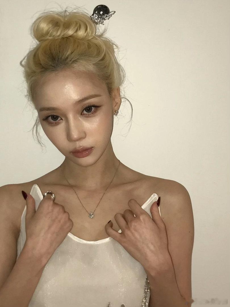 能不能不要在剃这个小女孩的发际线了 小卤蛋了呀 