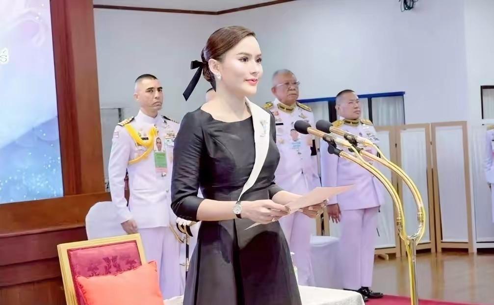 欧拉弄，与苏提达王后，还是差远了！
这个小女子，凭着复制粘贴诗妮娜，成功上位，确