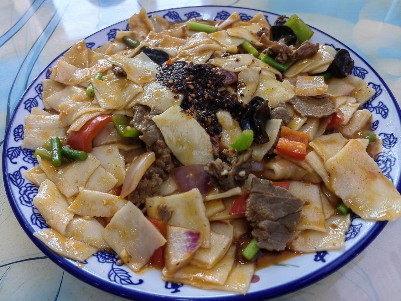 一份炒面片。20元。出门。