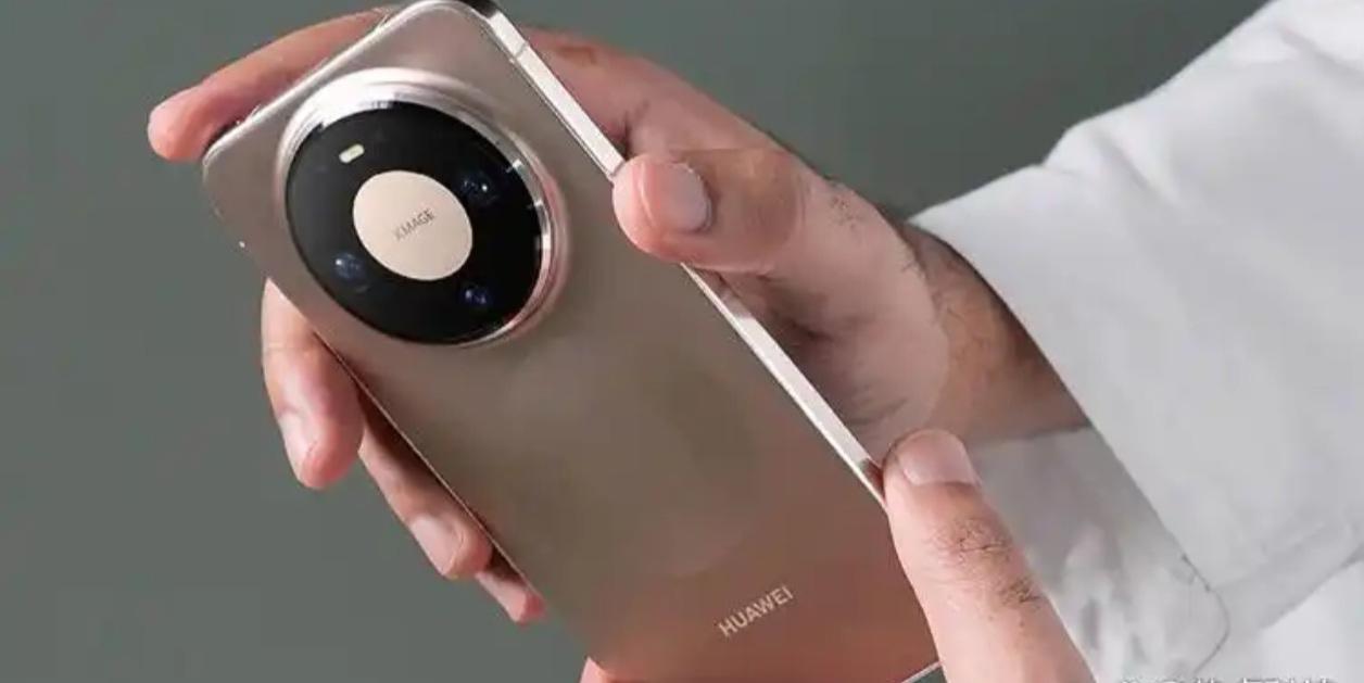 【爆料】华为Mate 90 Pro也要上双层OLED？7K巨电池+四摄双长焦，这