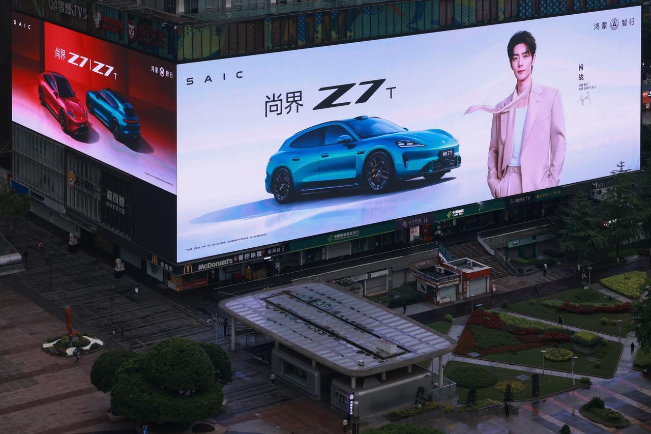 4月22日,余承东官宣肖战尚界品牌代言人 实力派演员肖战与尚界汽车强强联手，迅速