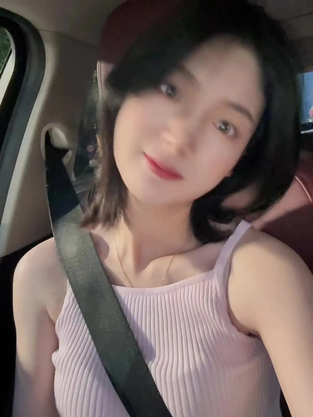 我不爱无聊人间，只偏爱你眉眼✌️