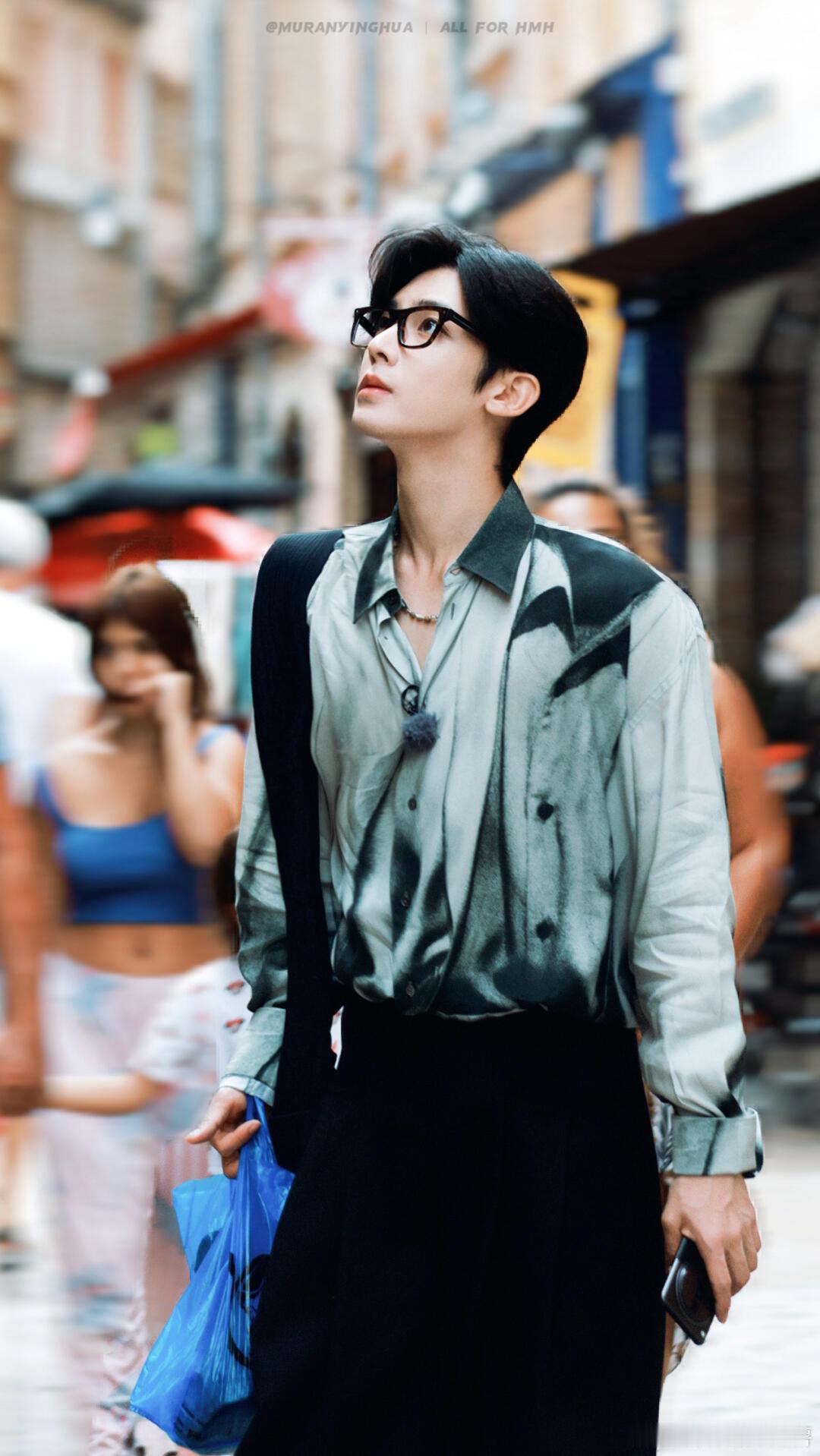 #侯明昊 花少##侯明昊[超话]# 侯明昊花少文艺青年侯老师真的各种风格随意驾驭