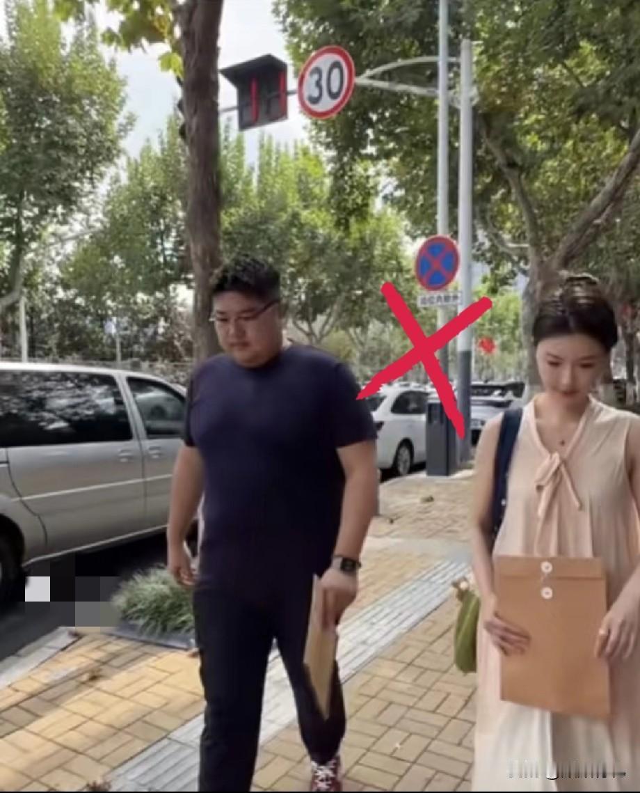 震惊！

没有互撕，和平分手

但网友炸锅了！有人心疼女方，也有人感慨婚姻不易…