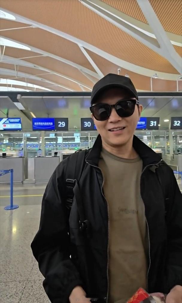 【On.cc】陳小春上海開騷　張智霖率「大灣仔」撐到盡歌手陳小春昨日（18日）在