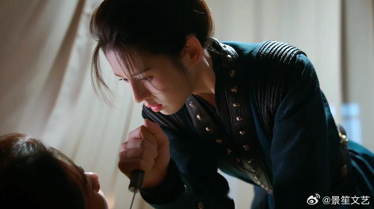 枕边匕首寒光闪烁，却被一句梦话施了定身法，萧千清不知真假的表白，钟霖进退两难的犹