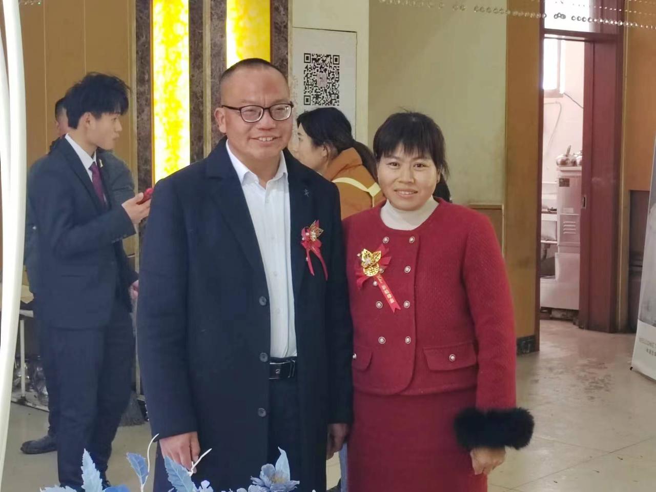 忽然觉得自己一下子老了许多，孩子长大了，虽然难过和舍不得，但是我也知道，送女儿出