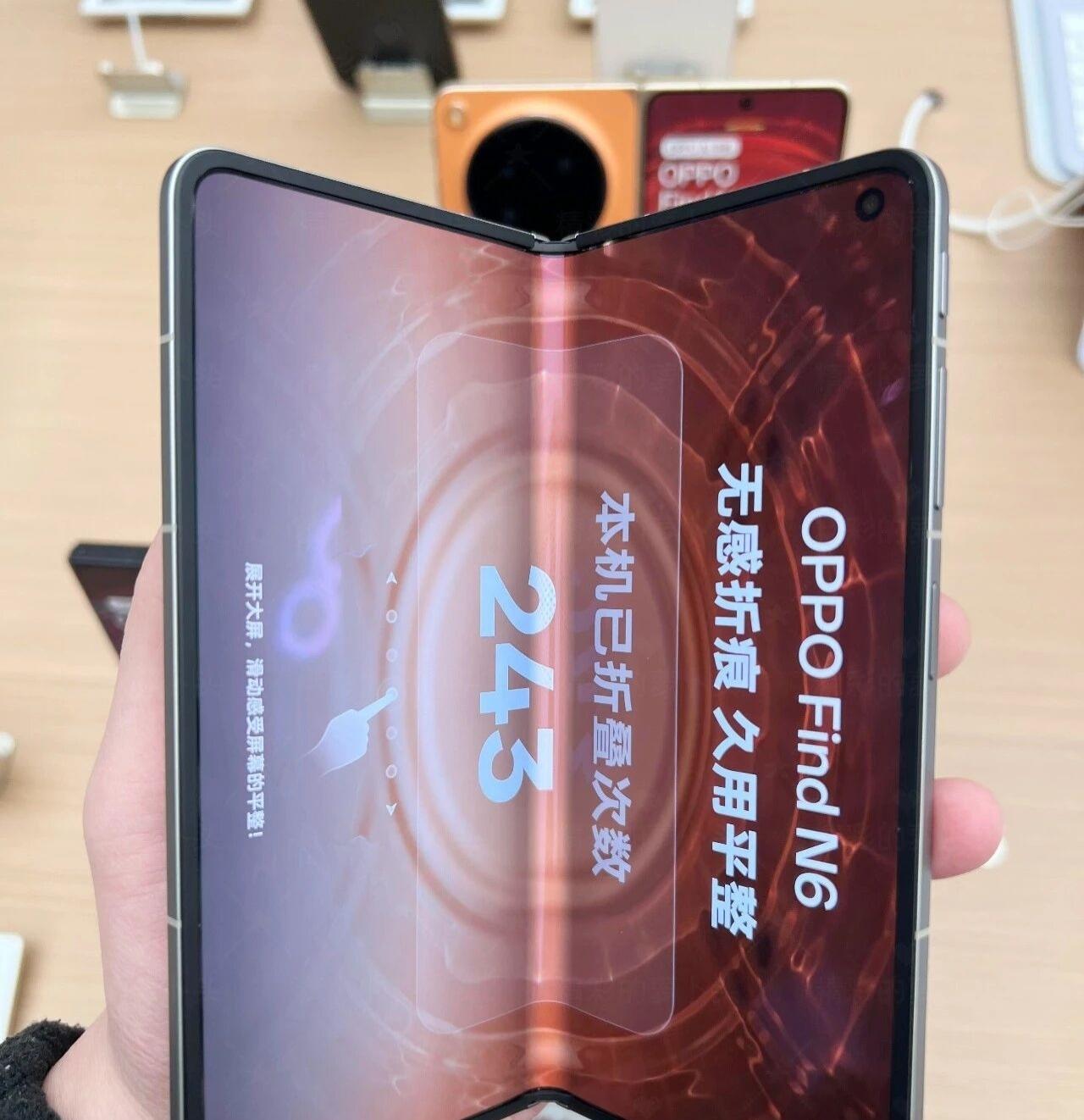 OPPO Find N6 折痕真的做到 “一马平川”路过 OPPO 体验店，想起