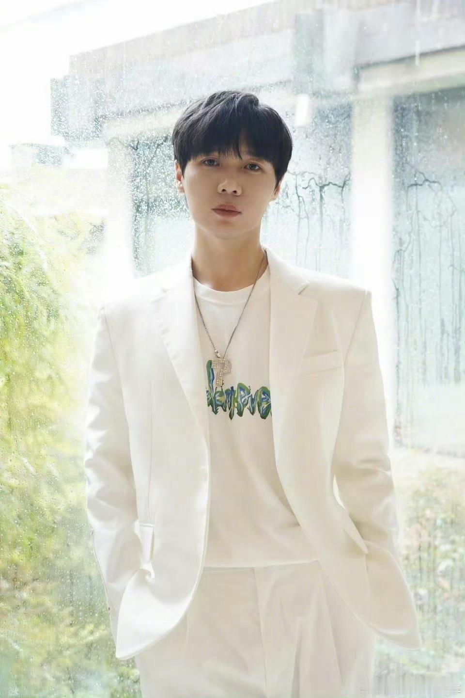 镜头外的左凌峰每一分付出背后，都是无数次的坚持与努力。左凌峰从不张扬，但他那份默