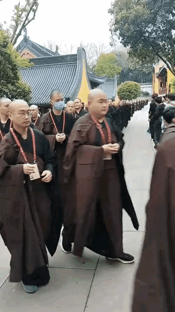 想问问万能的网友，灵隐寺到底有多少僧人？是国企单位，还是事业编？怎么感觉比考公还