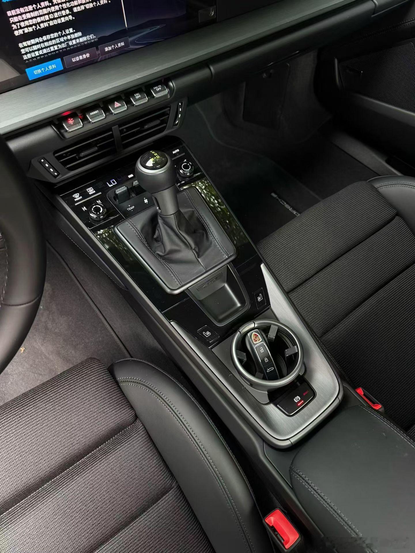 保时捷911 GT3 Touring26年上牌，700多公里，PTS橡树绿 ​​