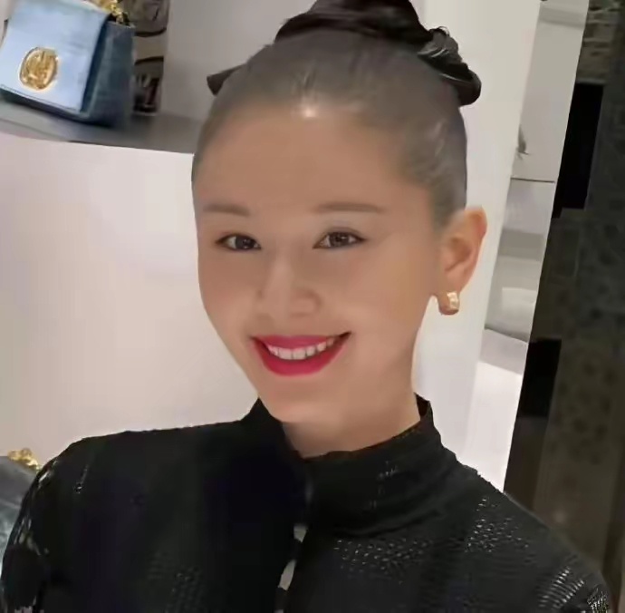 王子文的这款紧贴头皮的发型，真的不是一般人能hold住的 