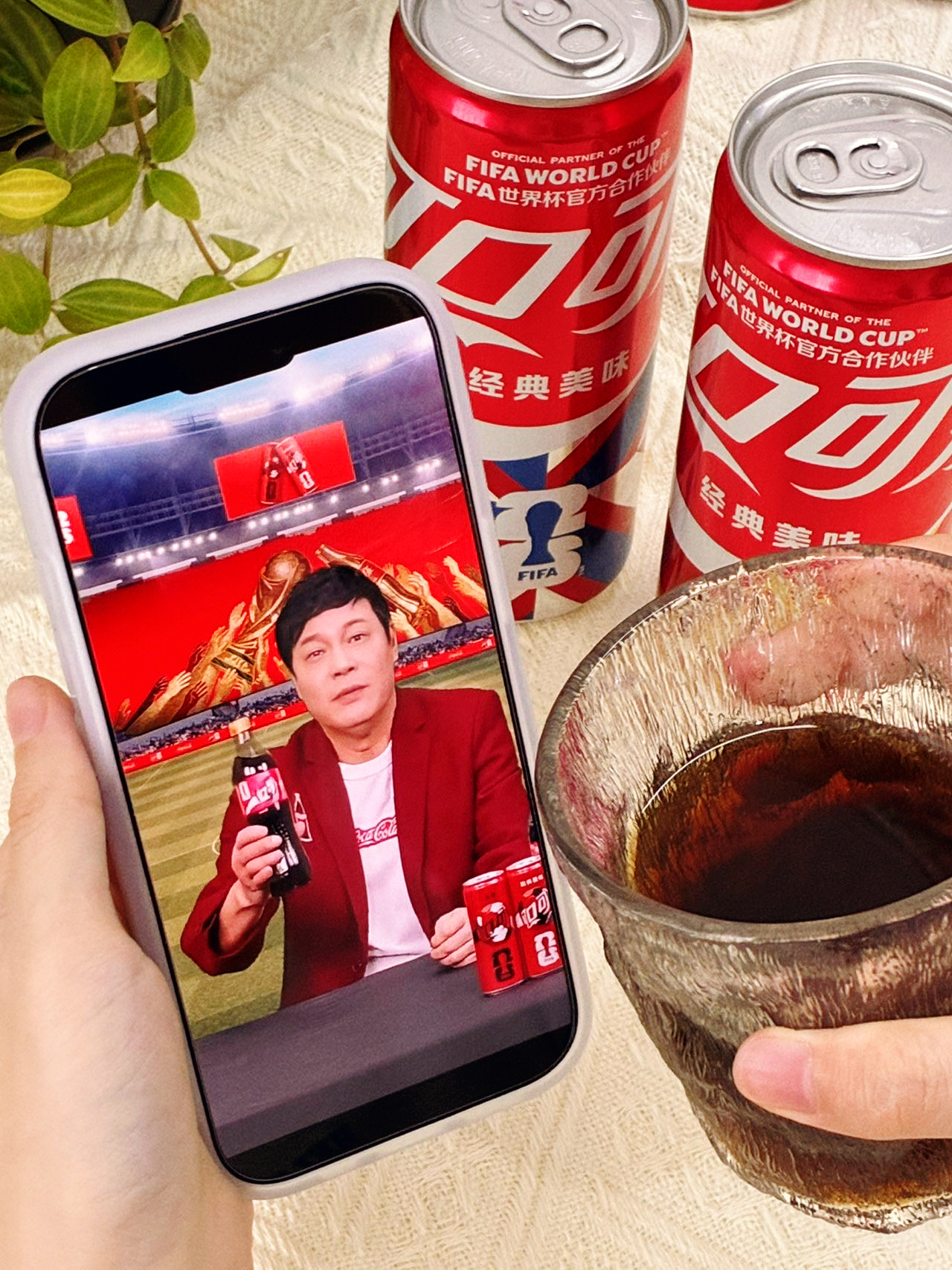 这届世界杯人手一个范志毅仔细想想每一届世界杯来临时，家里的冰箱好像永远都有可口可