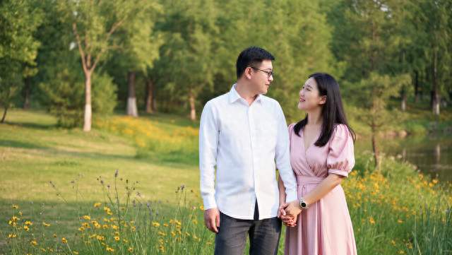 爸妈的爱情长跑：从一封封家书到白发相守