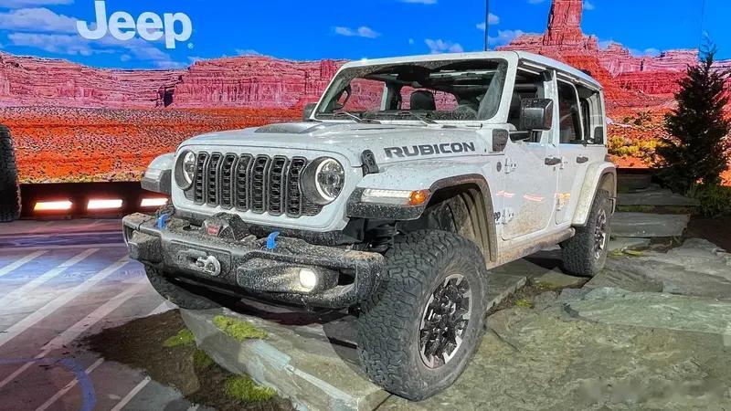 据悉，新款Jeep牧马人将于6月12日国内首发。相比于现款车型，新款Jeep牧马