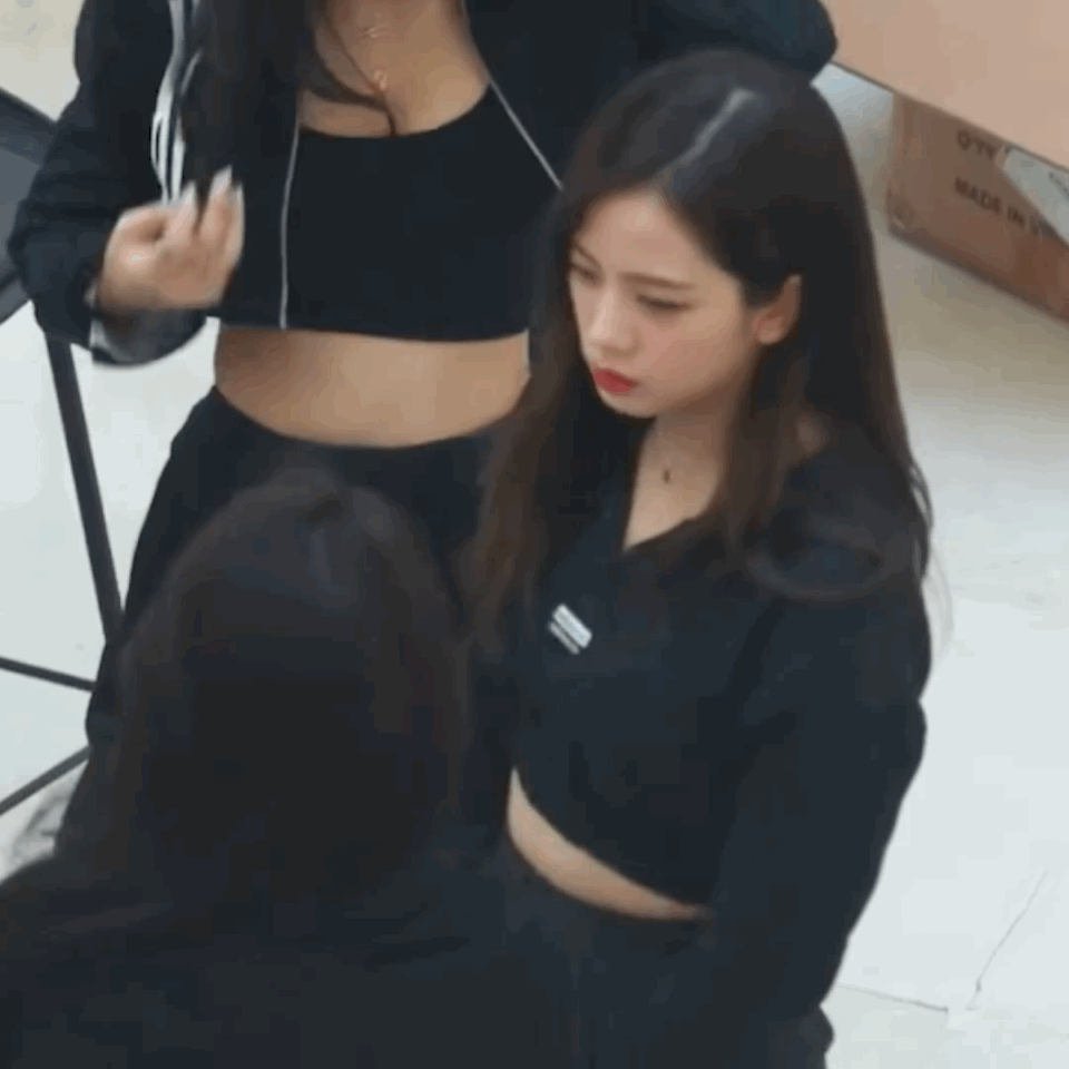 kimjisoo金智秀 我们家孩子自从过完bp十周年，感觉一下子快乐起来了，心里