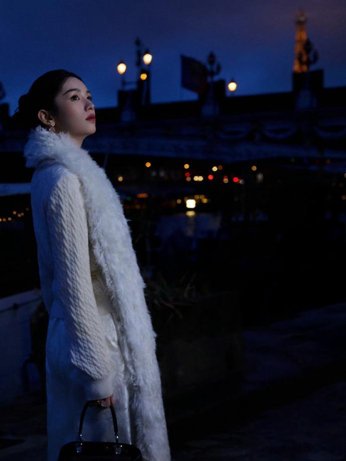 周也Dior此次高定秀全球首位转发周也Dior高定秀全球首位转发DIOR大秀 周