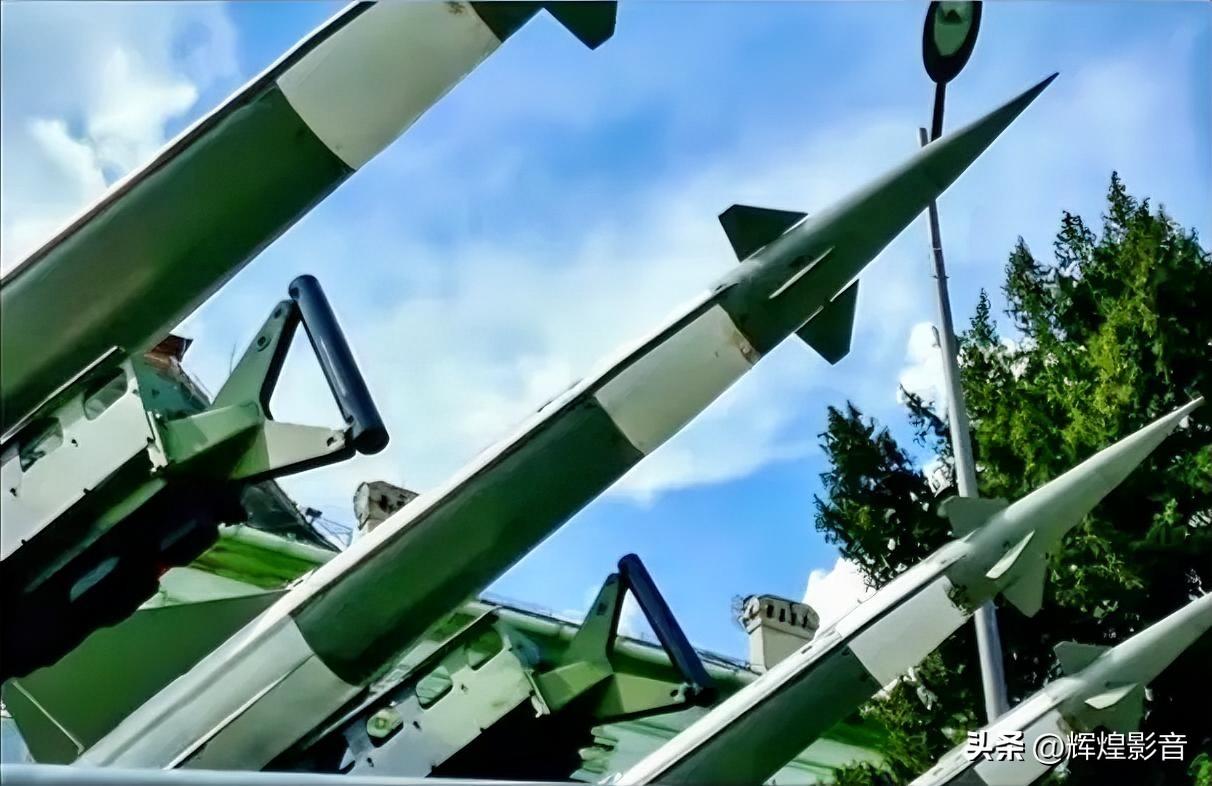 彻底破防！伊朗“跳舞导弹”，美以反导根本拦不住
 
别再迷信反导神话！
伊朗“跳