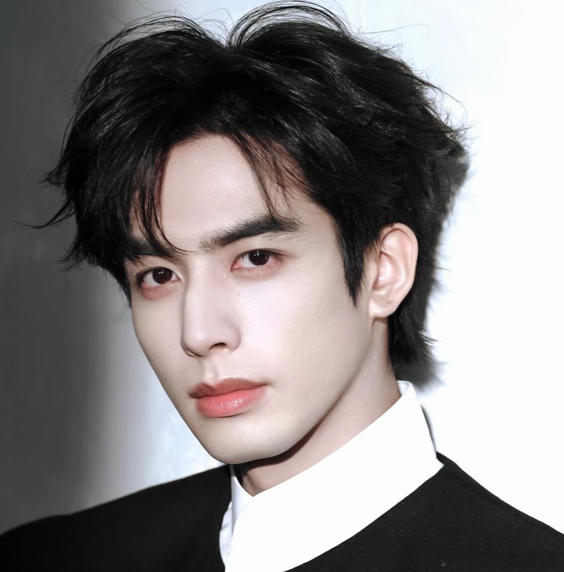 又开始看骄阳似我了，宋威龙属实貌美又带感，看到这样的脸我就抑制不住的嘴角上扬啦，