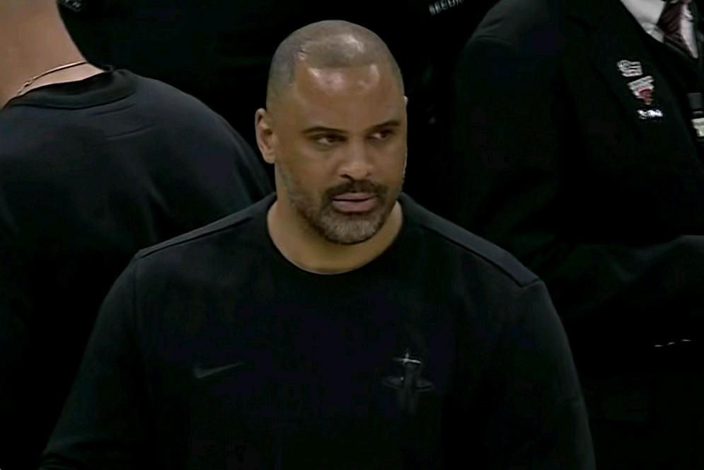 乌度卡被驱逐，真的应该深刻反思自己，火箭落后公牛22分逆转反超4分，最后时刻居然