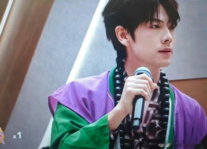 曾辉演沙僧披荆斩棘直播披荆斩棘谁能想到啊，曾辉直接演上沙僧了，造型一出来还真有那