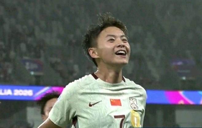 暴雨高能逆袭！王霜逆天补时反超，朝鲜女足“罢赛”抗议示威，被裁判黄牌警告！中国女