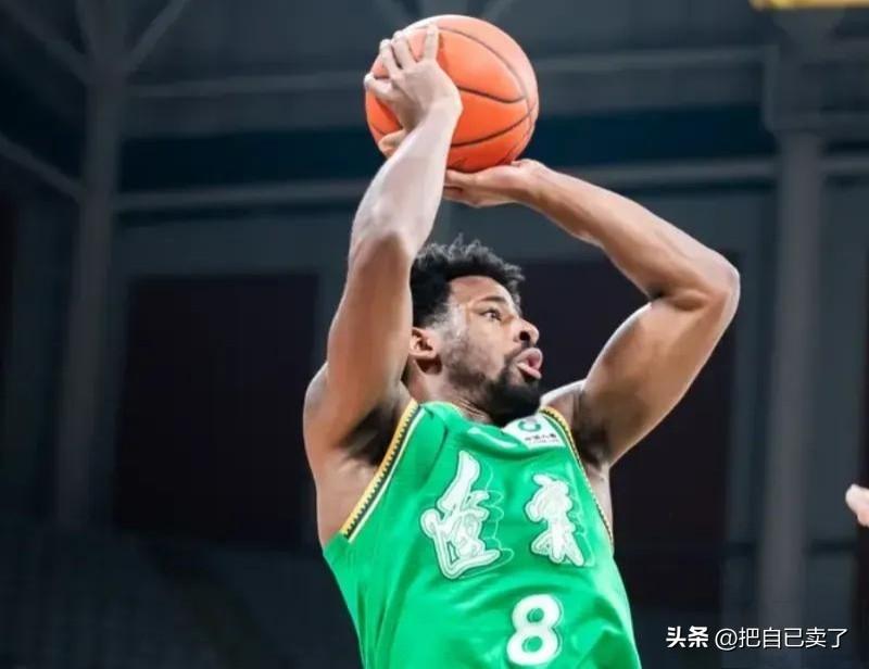 39比37，CBA常规赛辽篮对新疆上半场结束了，辽篮从开局的9比2落后到现在的比