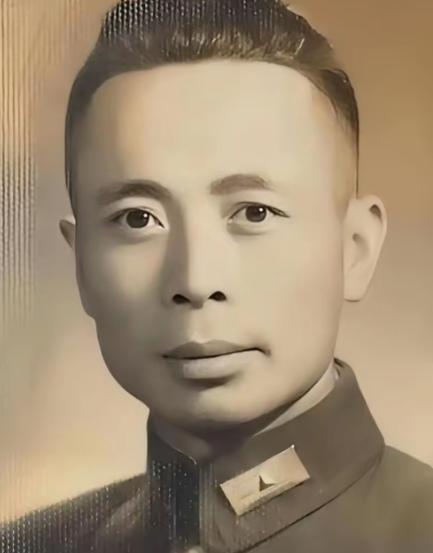 1959年，被关11年的国民党军长郑庭笈被特赦，夜里突然被叫去见首长，他心里忐忑