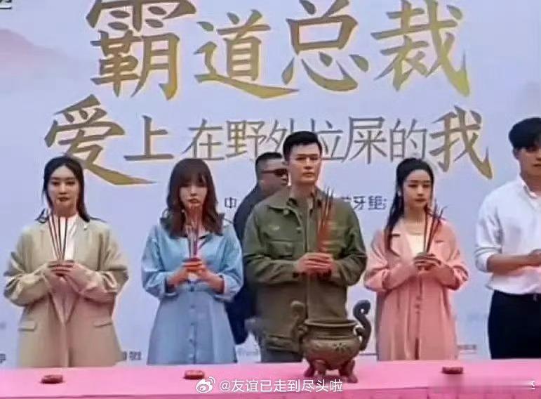 谁爱看霸道总裁爱上在野外拉屎的我