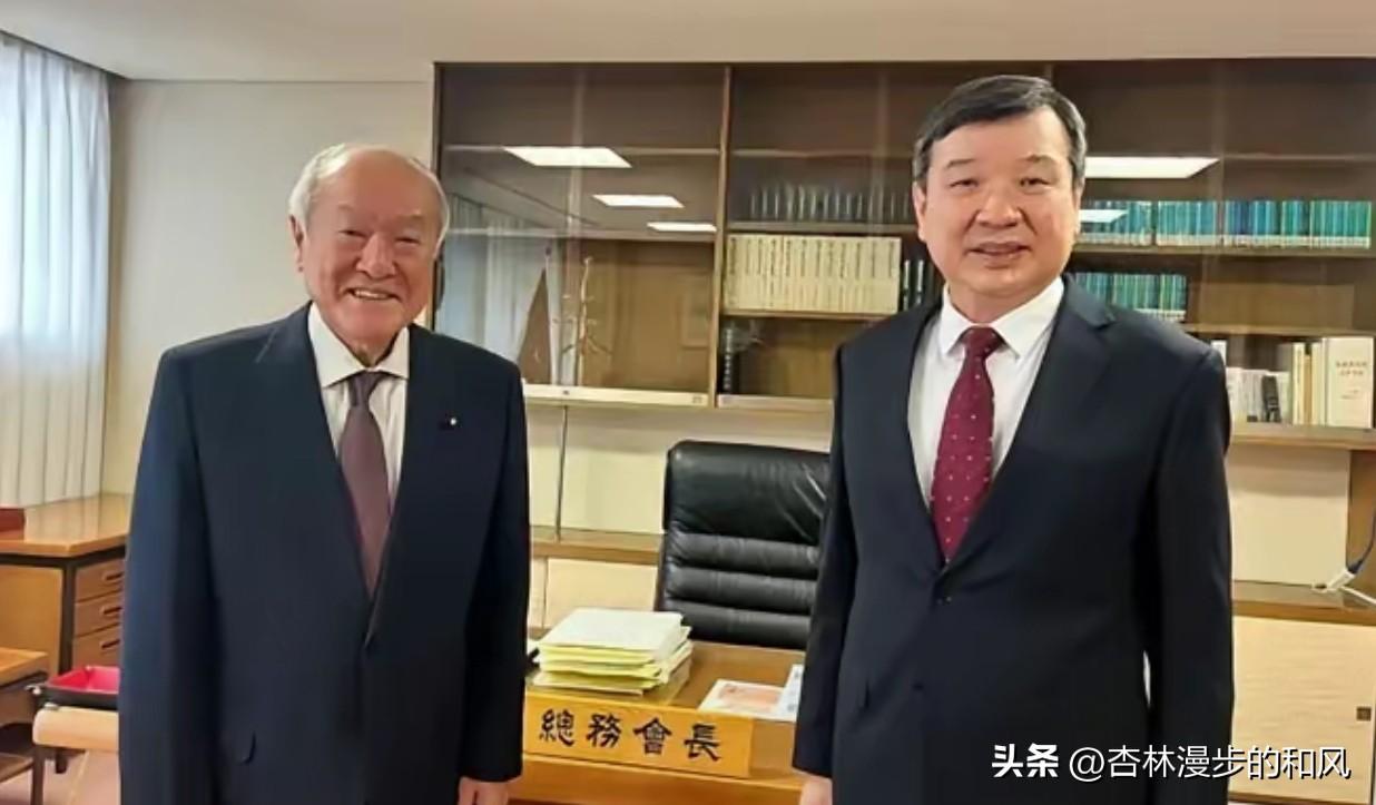 有人说，潘如果不回来，不申报，不交税，是不是真的拿他一点办法也没有。其实，潘在中