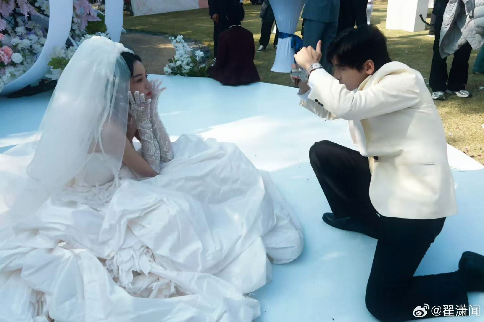 翟潇闻拍的周也婚纱照翟潇闻给周也拍的婚纱照翟潇闻给周也拍的婚纱照，新娘很美 