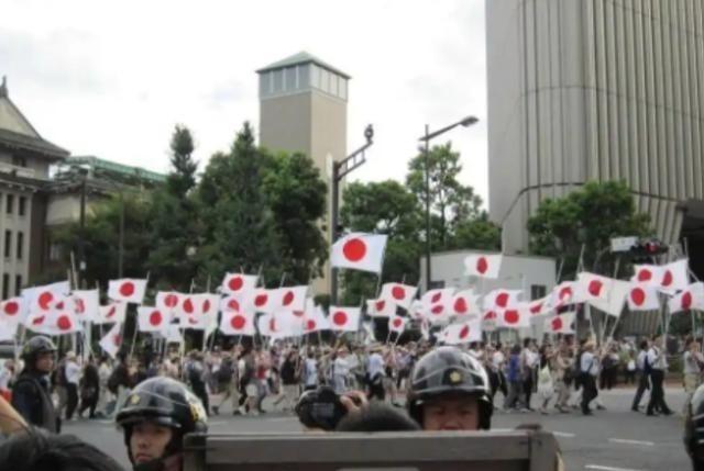 为什么现在日本越来越猖狂？一位日本老人一语道破：“日本之所以敢跟中国叫板，说到底