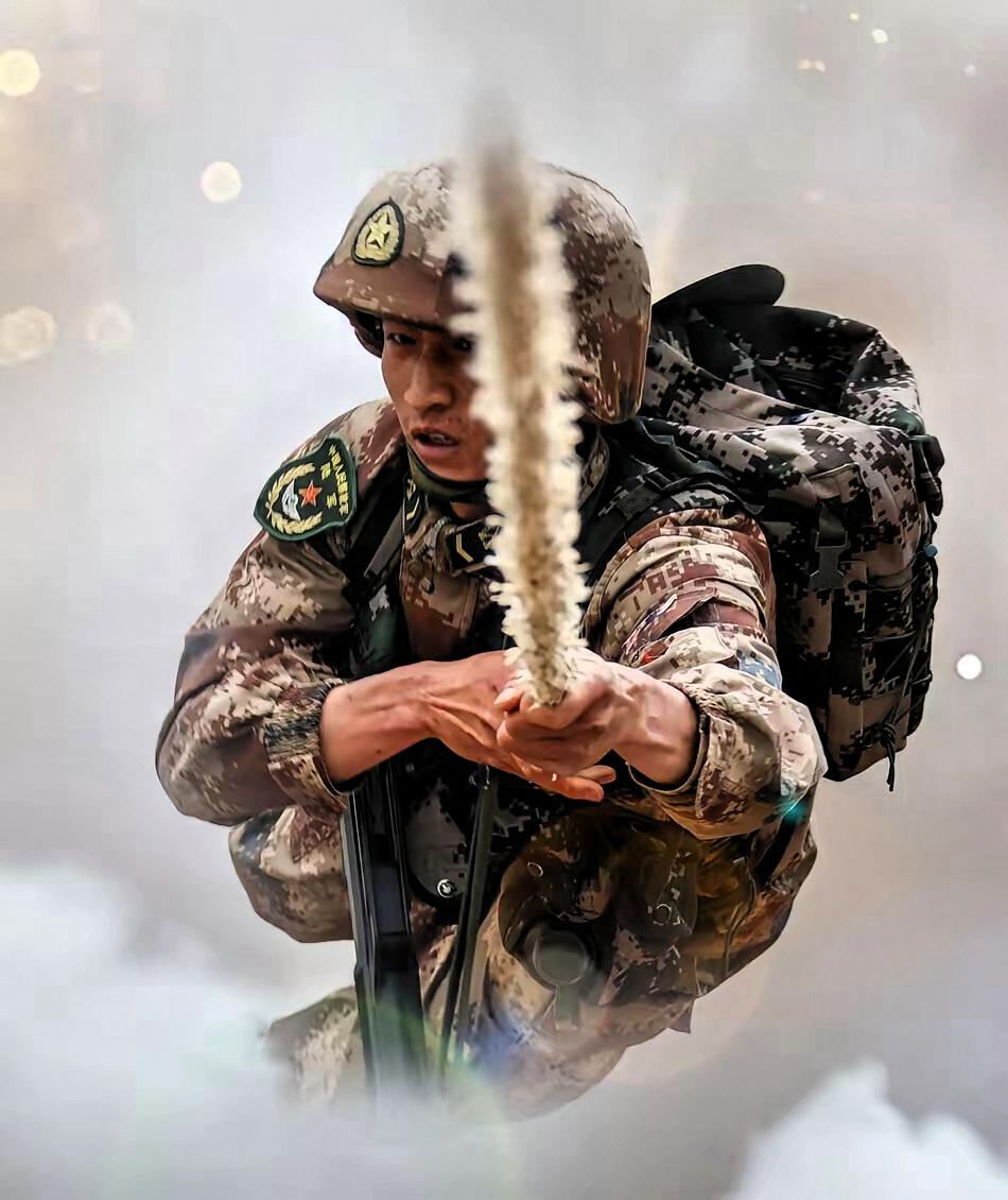 当过兵的人，一辈子都忘不掉那种空气突然凝固的感觉。我这辈子最深刻的记忆，就是亲历