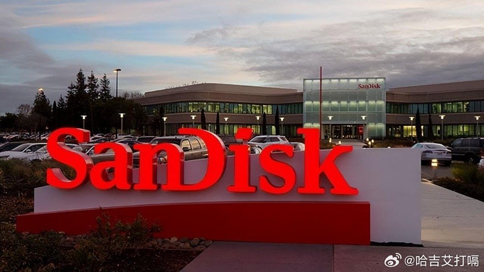 凤凰新闻【芯片大厂，宣布涨价50%！华强北：每天都在涨，一天一个价】又一家存储龙