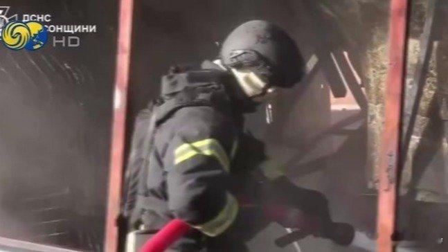 冲突不结束哇.那就是一个打......凤凰新闻【节日期间乌克兰多地遭俄军袭击】据