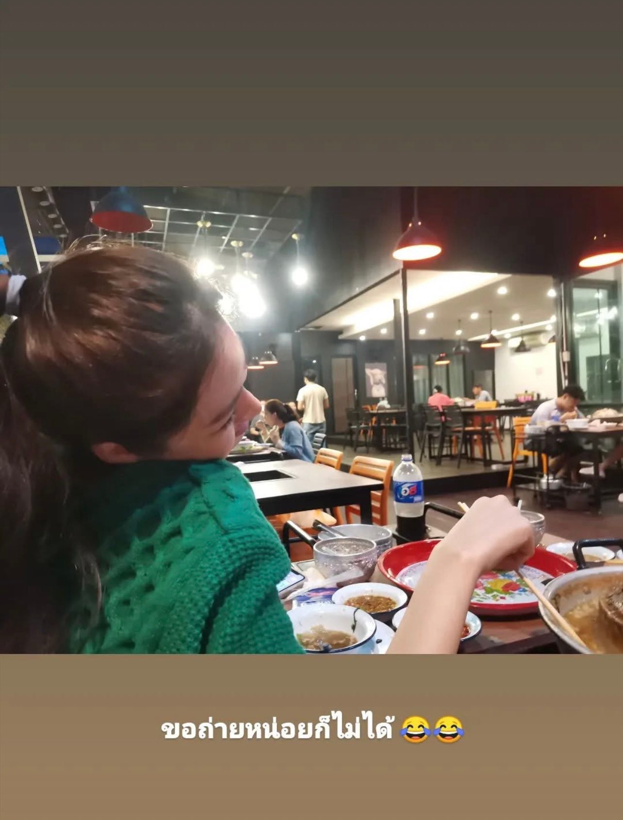 调皮的小邝玲玲，求着拍照都不行 
