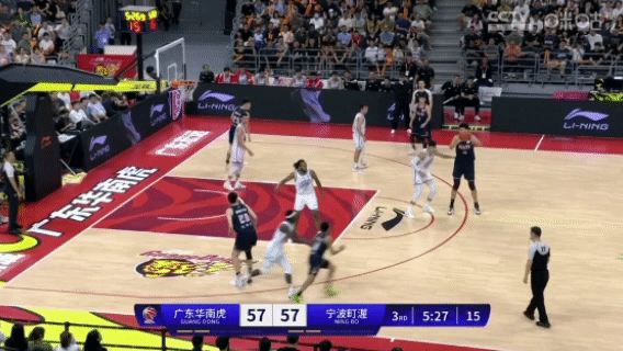 许昕一个黄油手，就彻底被杜锋打入冷宫了！也许上一场大败山东，都懒许昕吧！这一场彻