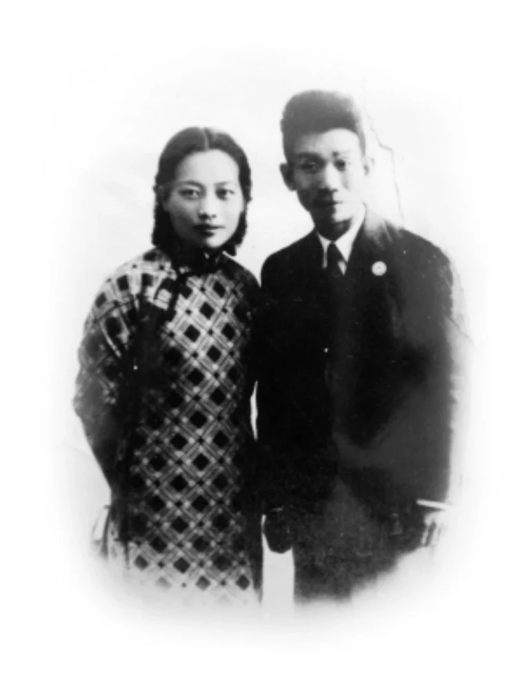 1927年，31岁的郁达夫遇见了19岁的杭州第 一美女王映霞，心动不已，可此时的...