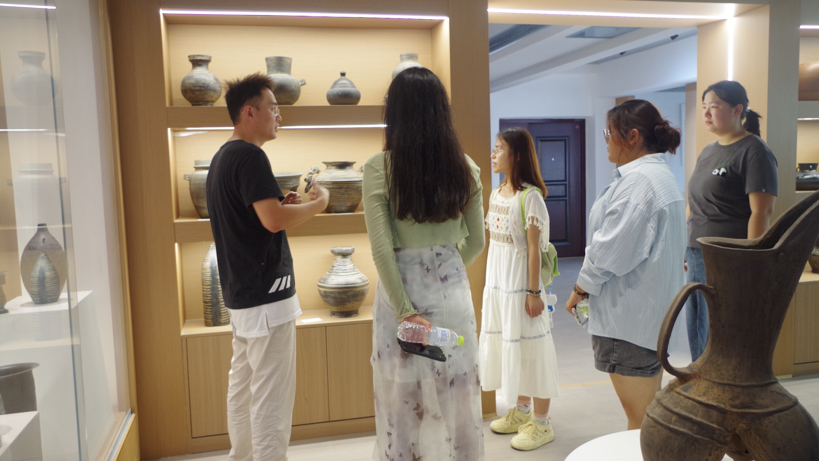 秦岭笑谈[超话]循古法守匠人初心，助力黑陶之都远航“这些都是世上独一无二的作品，