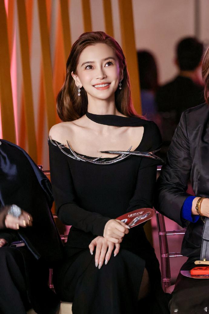 angelababy[超话]  Angelababy最新大秀状态   Angel