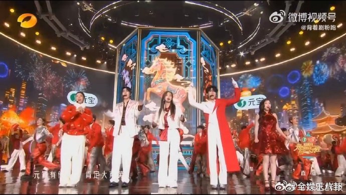 张峻豪元宵晚会开场秀张峻豪元宵晚会舞台湖南卫视元宵喜乐会花灯少年郎张峻豪名不虚传