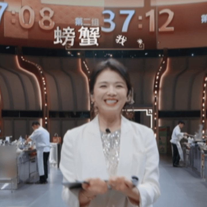 煎蟹女王因节目爆火后不敢躺平百厨大战煎蟹阿姨真的格外真诚！节目带火小店，她第一反